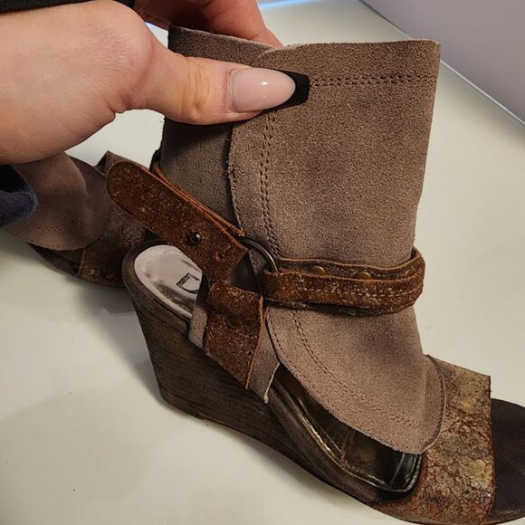 Diba Taupe Suede Wedge Bootie Size 8 - Picture 10 of 10